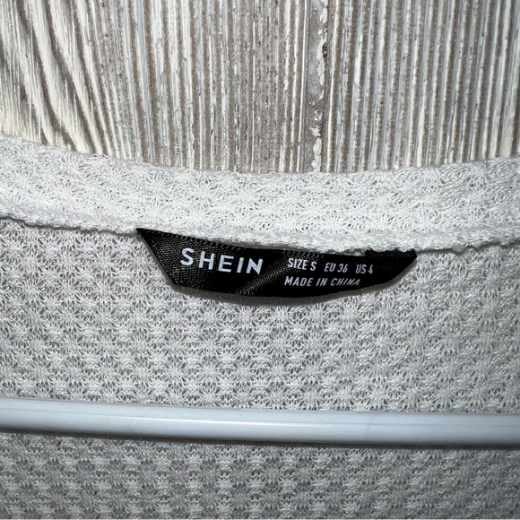Shein white waffle knit peplum v neck top size small - Picture 3 of 3
